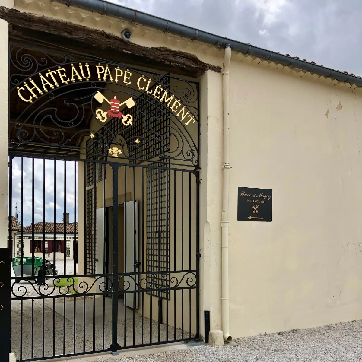 Portail château Pape Clément