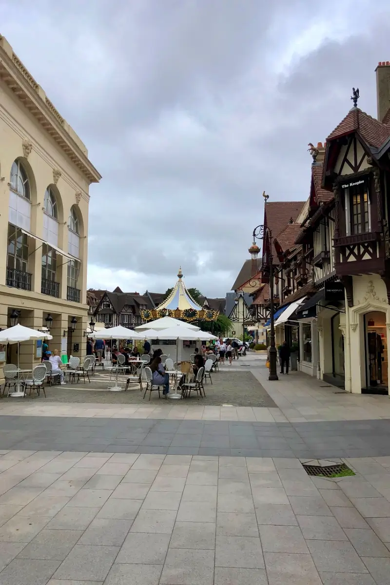 Place du centre ville de Deauville