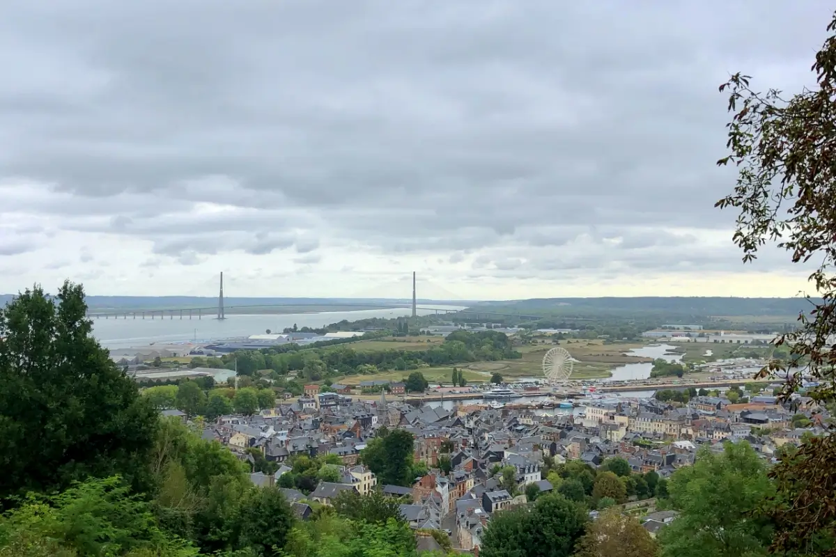 Vue sur le pont de Normandie depuis Honfleur